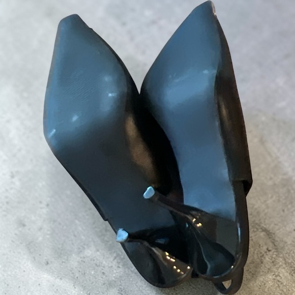 Bueupu Black Leather Slingback Heels with Silver Cap Toe - Picture 5 of 5